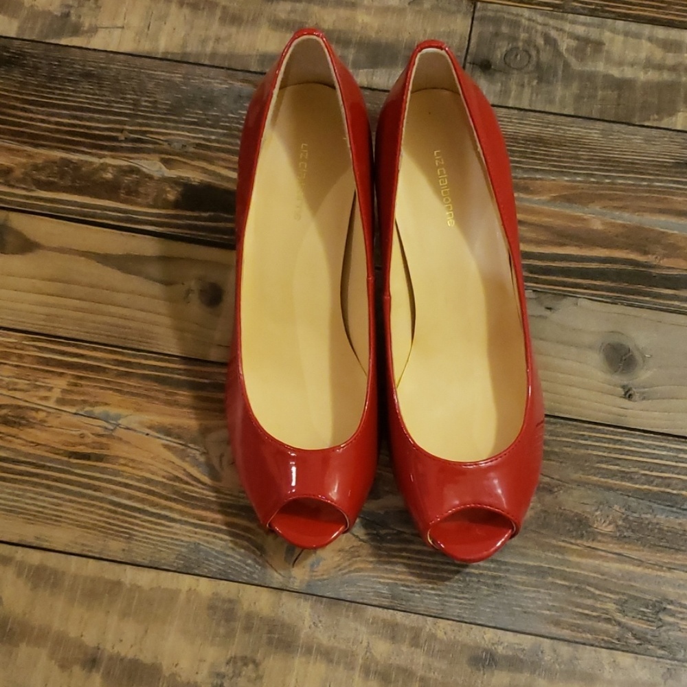 Liz Claiborne open to pump